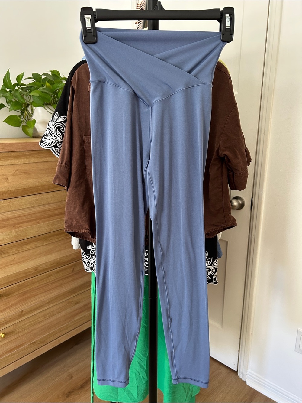 Offline By Aerie Real Me Crossover 7/8 Length Leggings. Size small. Blue. GUC